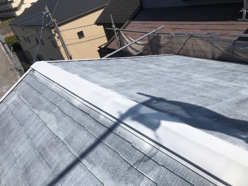 屋根の表面温度を下げるサーモアイシーラーで屋根塗装2