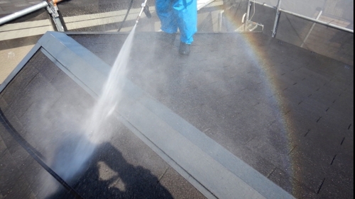 横浜市旭区O様邸の塗装工事の高圧洗浄作業。とても大切な作業です。　2402032