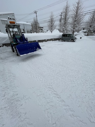 タイヤショベルで除雪