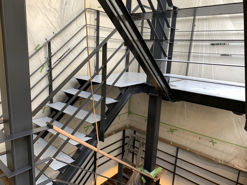 ペイントホームズ　土浦店　東京都内の店舗の階段の塗装　202204192